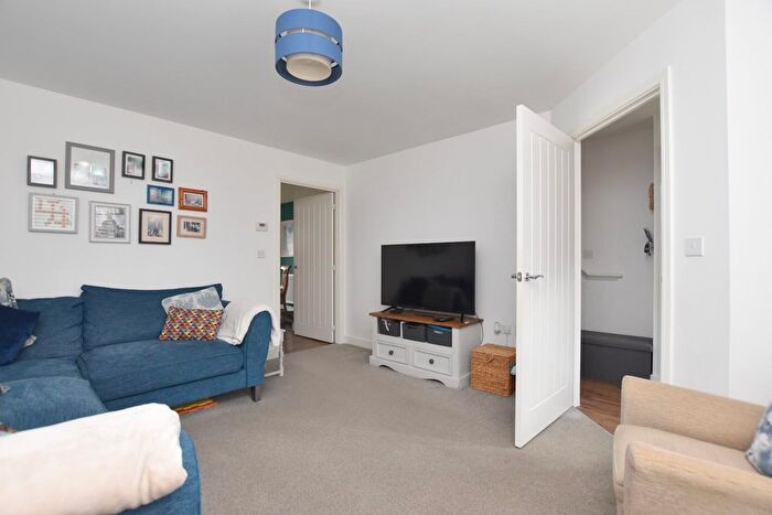 3 Bedroom Semi-detached House For Sale In Siegfried Close, Sellindge, Ashford, TN25