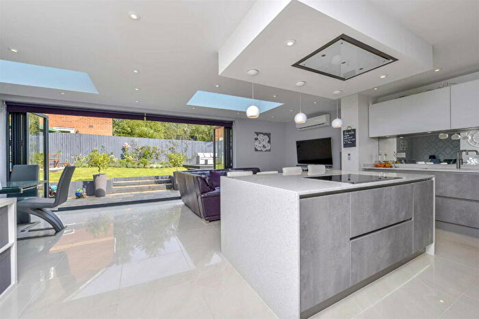 4 Bedroom Detached House For Sale In Thurston Drive, Kettering, NN15