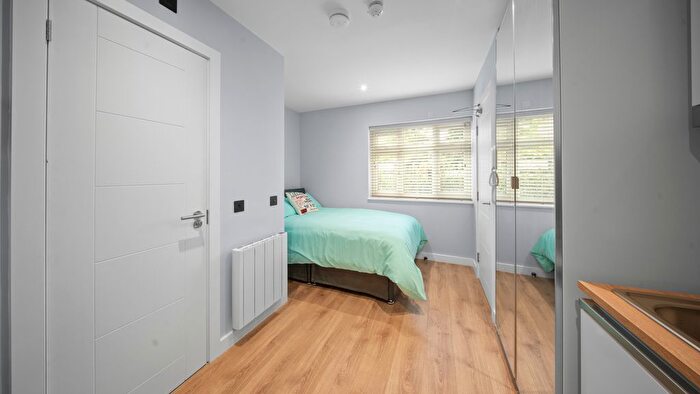 Studio To Rent In Long Drive, Acton, W3