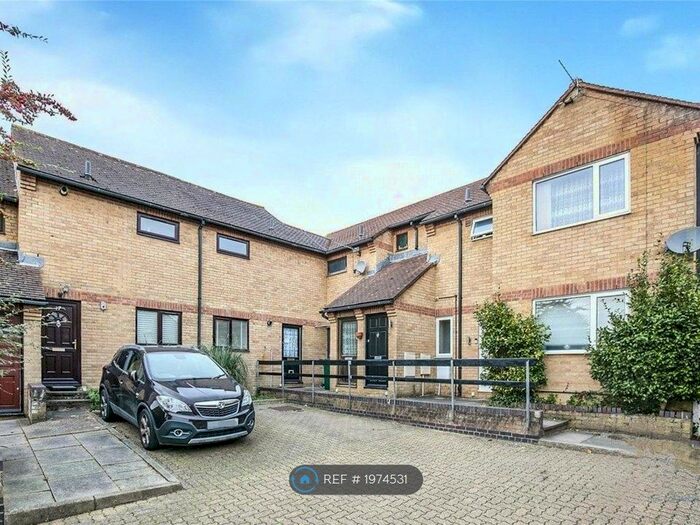 1 Bedroom Maisonette To Rent In Sycamore Hill, London, N11