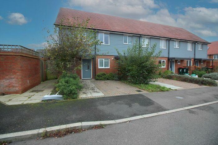 3 Bedroom Semi-Detached House To Rent In Bewbush, Crawley, RH11
