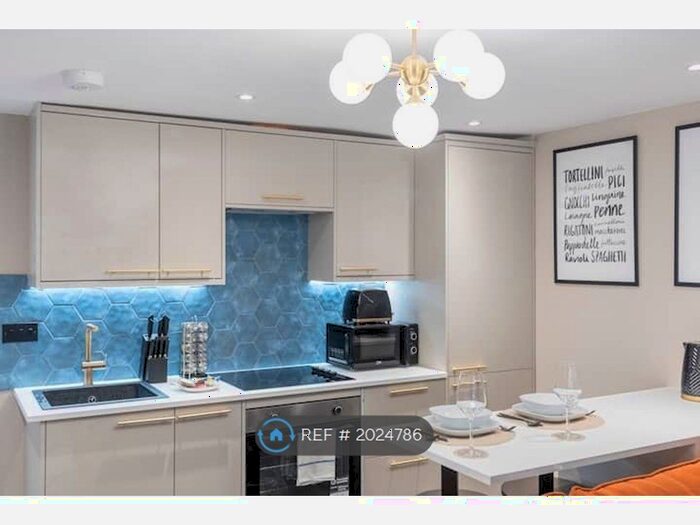 3 Bedroom Maisonette To Rent In Clifton Rise, New Cross - London, SE14