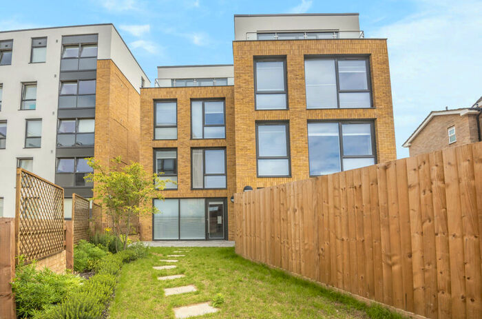 3 Bedroom Apartment To Rent In Latimer Road, Headington, OX3