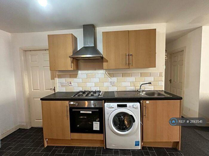 2 Bedroom Flat To Rent In Roshan House, Carlton, Nottingham, NG4