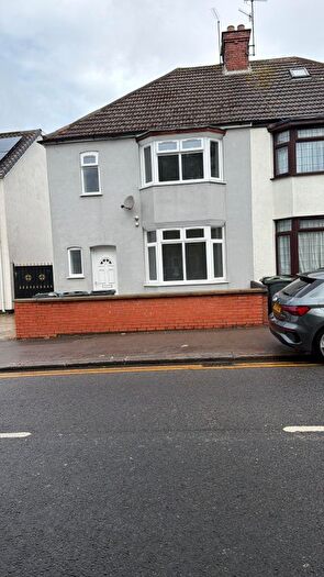 3 Bedroom Semi-Detached House To Rent In Woodland Avenue, LU3