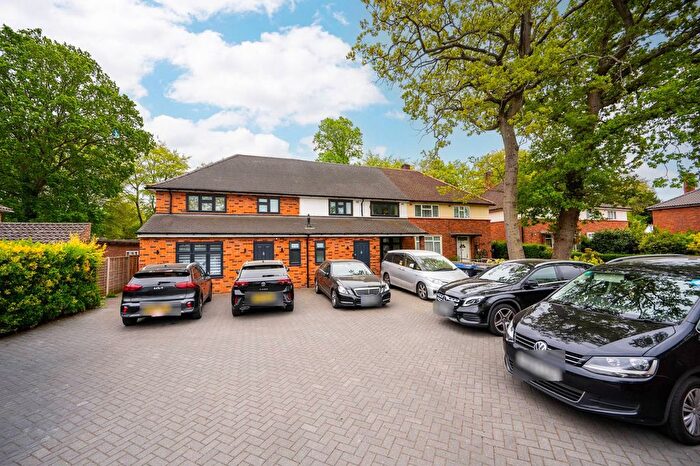 5 Bedroom Property For Sale In Albert Drive, Sheerwater, Woking, GU21