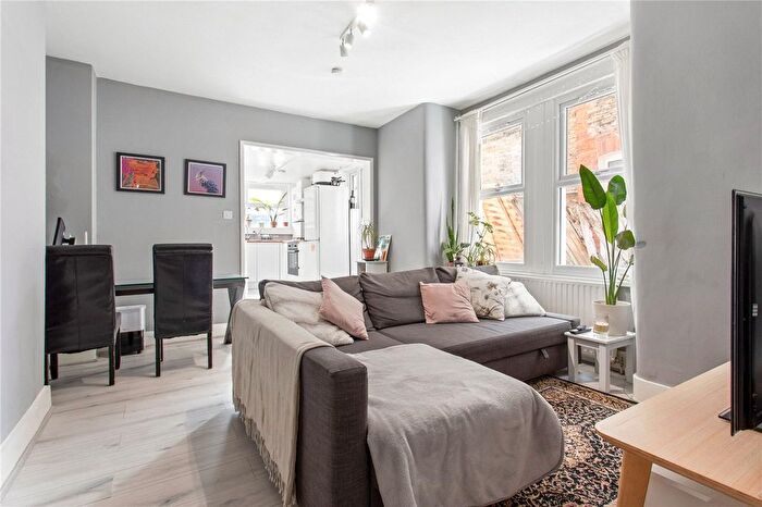 2 Bedroom Flat For Sale In Gilbey Road, London, SW17