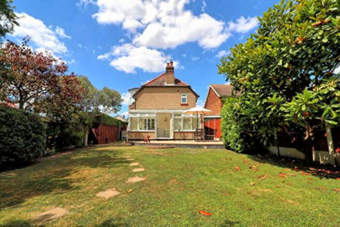 3 Bedroom Detached House For Sale In High Road, Basildon, SS13