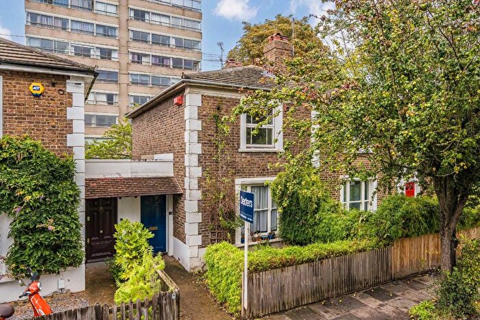 1 Bedroom Flat To Rent In Sheendale Road, Richmond, TW9