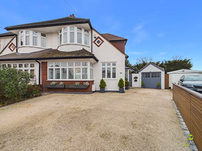 3 Bedroom Semi Detached House For Sale In South Close, Bexleyheath, Kent, DA6