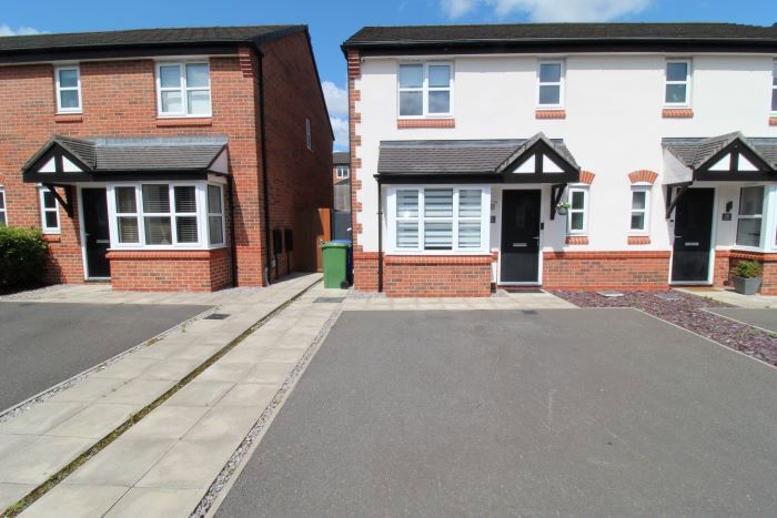 3 Bedroom Semi-Detached House To Rent In Farm Crescent, Radcliffe, M26