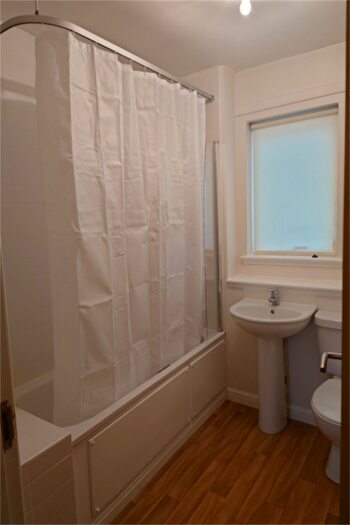 3 Bedroom Flat To Rent In C West Pilton Terrace, Edinburgh, EH4