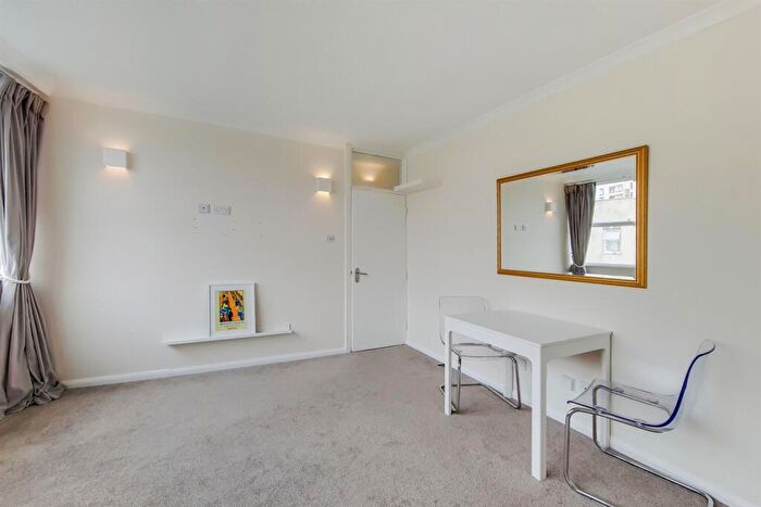 2 Bedroom Flat To Rent In Station Road, London, SE25
