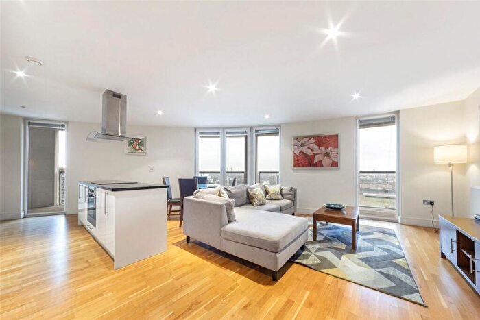 2 Bedroom Flat To Rent In Quadrant Walk, Canary Wharf, E14