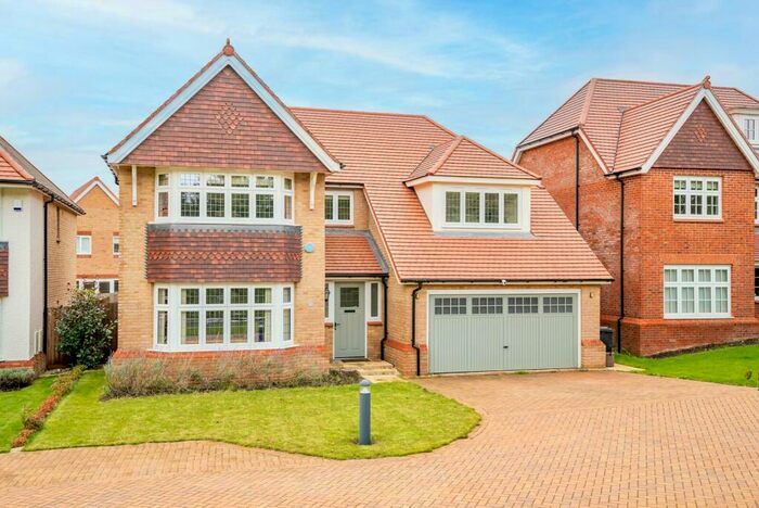 5 Bedroom Detached House To Rent In Magpie Meadows, Caddington, Luton, Bedfordshire, LU1