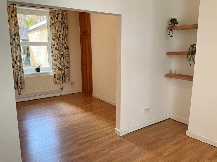 2 Bedroom End Of Terrace House To Rent In Rodney Street, Swansea, SA1