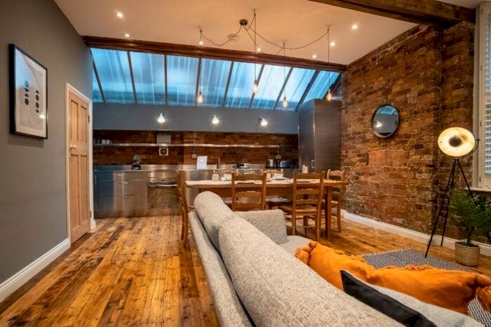 2 Bedroom Flat To Rent In Temple Yard, London, E2