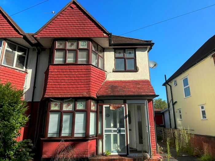 3 Bedroom Semi-Detached House To Rent In Daneswood Avenue, London, SE6