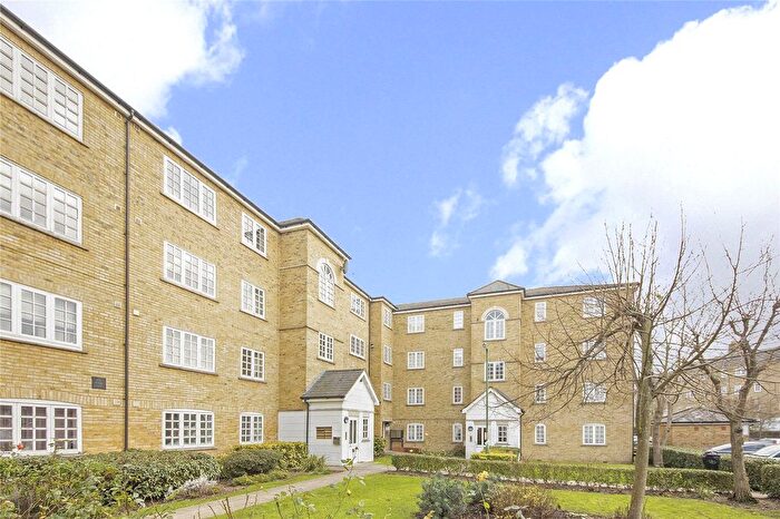 2 Bedroom Flat To Rent In Edith Cavell Way, Shooters Hill, SE18