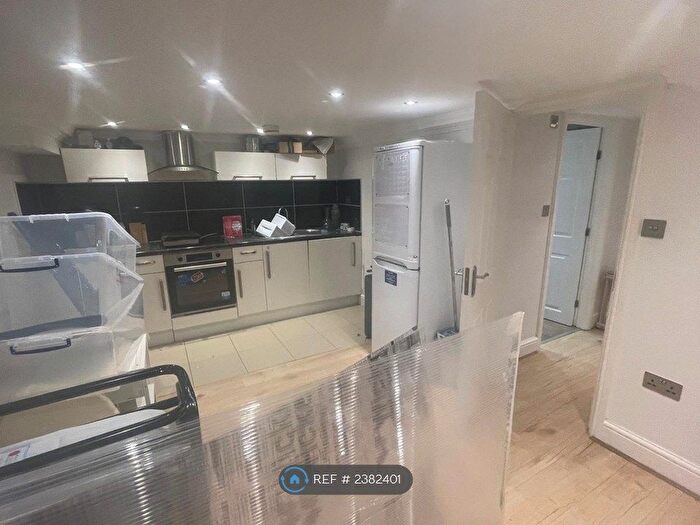 1 Bedroom Flat To Rent In Hornsey Road, Islington, N19
