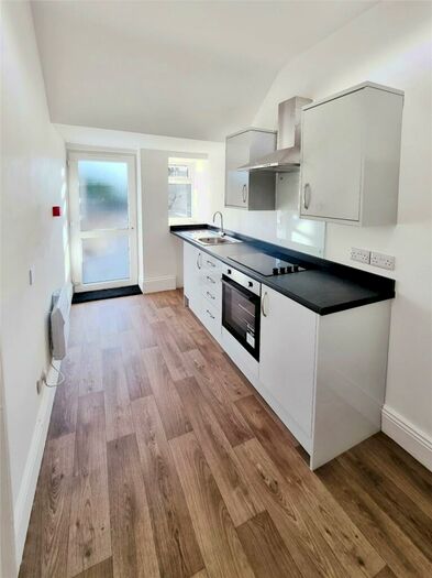 1 Bedroom Flat To Rent In Albert Road, Plymouth, Devon, PL2