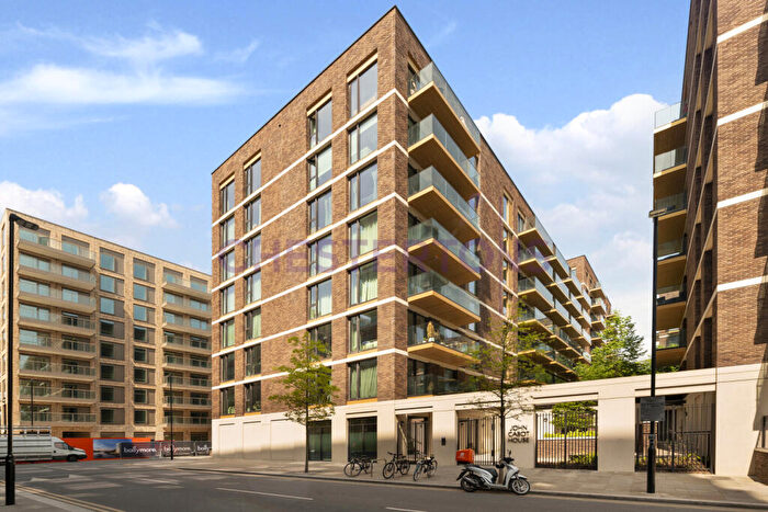 2 Bedroom Flat To Rent In Royal Crest Avenue, Silvertown, E16