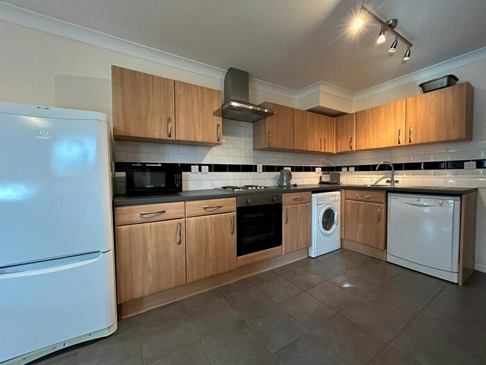 2 Bedroom Flat To Rent In Flat, Abbeyfields, Peterborough, PE2