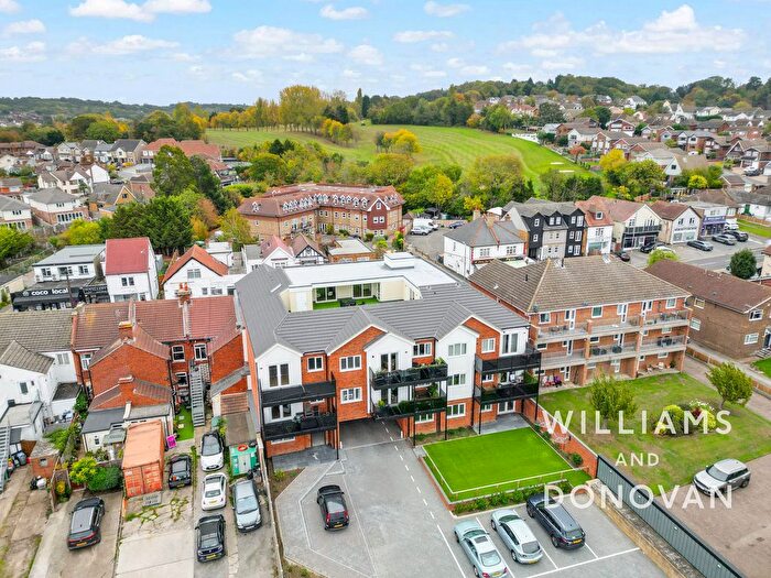 2 Bedroom Flat For Sale In High Road, South Benfleet, SS7
