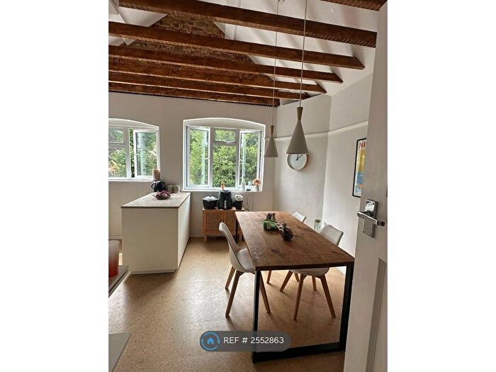 2 Bedroom Flat To Rent In Gracefield Gardens, London, SW16