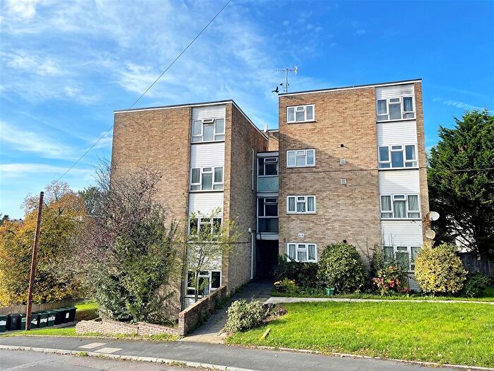 3 Bedroom Flat For Sale In Burstead Close, Brighton, BN1