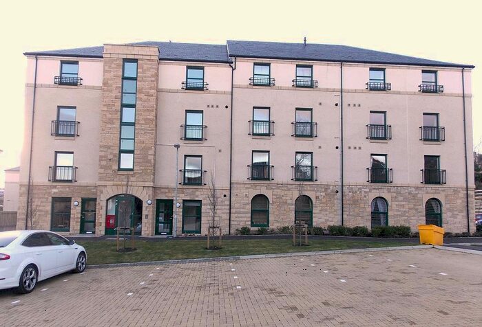 3 Bedroom Maisonette To Rent In Lady Campbells Court, Dunfermline KY12