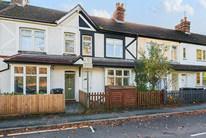 3 Bedroom Terraced House For Sale In Boundary Road, Woking, GU21