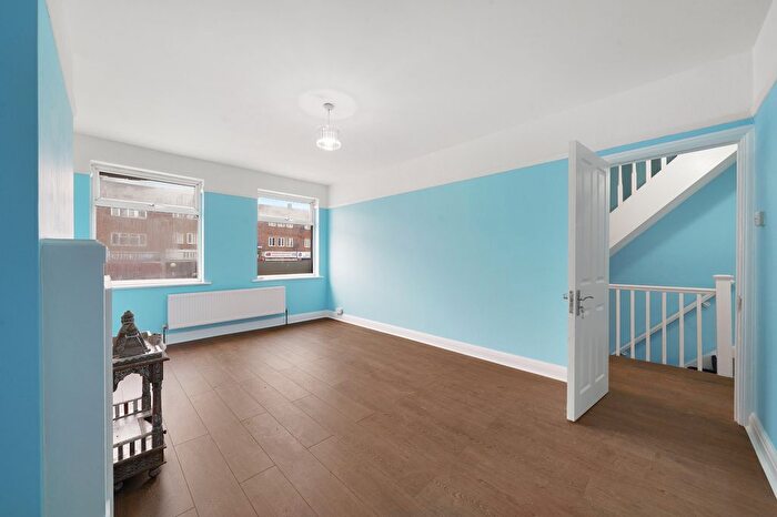 3 Bedroom Flat To Rent In Church Lane, London, NW9