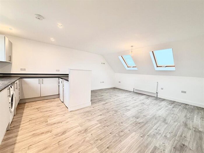 3 Bedroom Maisonette To Rent In Alma Road, Kingswood, Bristol, BS15