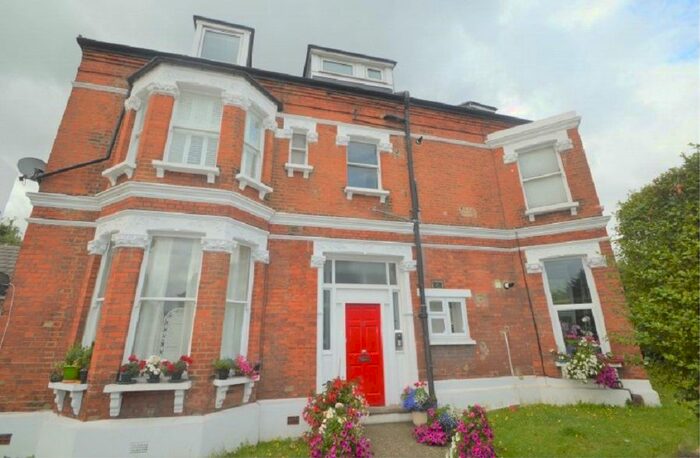 1 Bedroom Flat To Rent In Hollybush Hill, Wanstead, London, E11