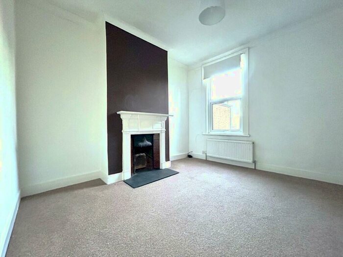 3 Bedroom Maisonette To Rent In Graeme Road, Enfield, EN1
