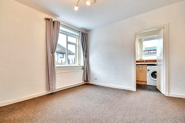 1 Bedroom Flat To Rent In Madeira Street, Inverclyde, Greenock, PA16