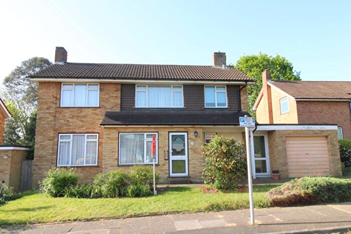 3 Bedroom Detached House For Sale In Cheriton Avenue, Bromley, BR2