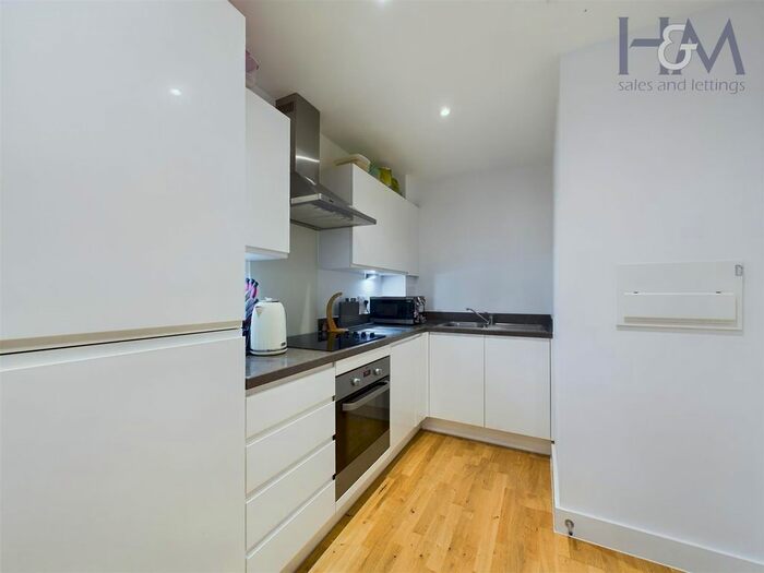 1 Bedroom Flat For Sale In Mulberry House, Park Place, Stevenage, Bf., SG1