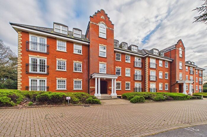 2 Bedroom Flat To Rent In Montague Close, Wokingham, Berkshire, RG40