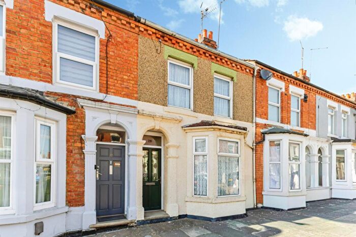 3 Bedroom Terraced House For Sale In Ruskin Road, Northampton, NN2
