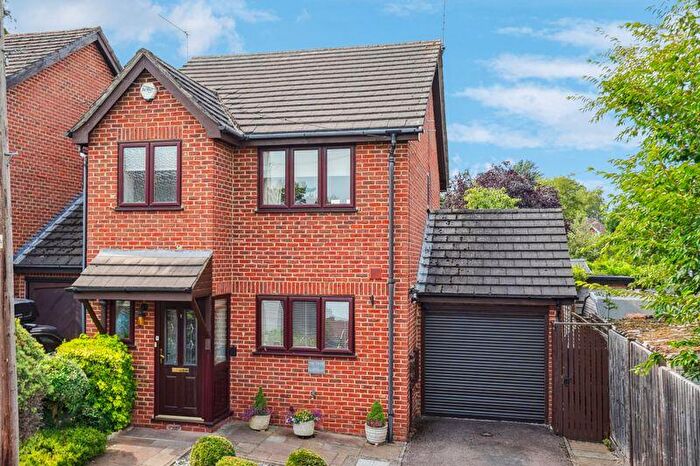 3 Bedroom Detached House For Sale In New Road, Cookham, SL6