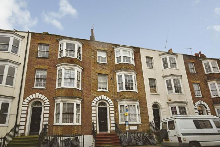 1 Bedroom Flat For Sale In Union Crescent, Margate, CT9