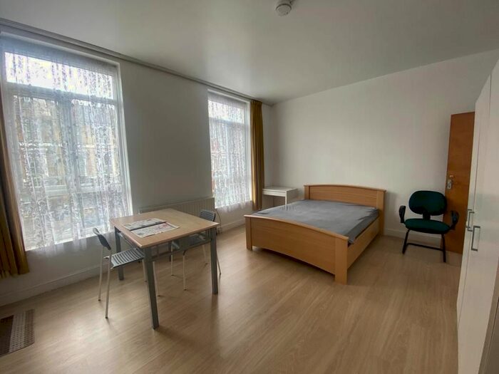 Studio To Rent In Rectory Road, London, N16