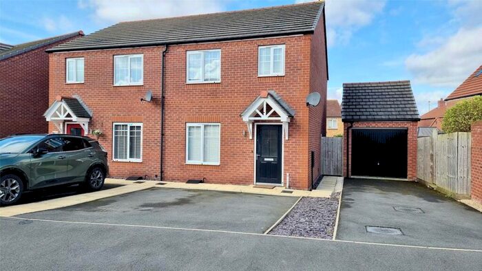 3 Bedroom Semi-Detached House For Sale In Knight Close, Polesworth, Tamworth, Warwickshire, B78