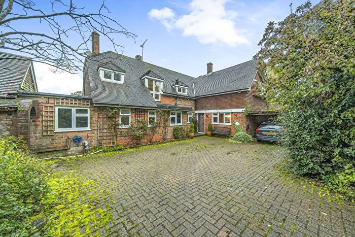 4 Bedroom Link Detached House For Sale In Highclere, Hampshire, RG20