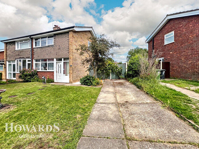 2 Bedroom Semi-Detached House For Sale In Edinburgh Avenue, Gorleston, NR31
