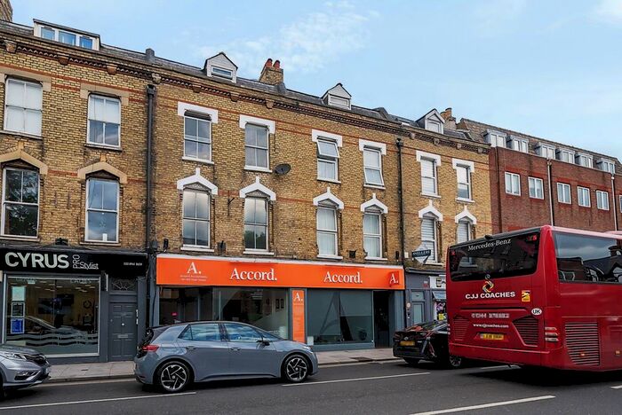 1 Bedroom Flat To Rent In High Street, Hampton Hill, TW12