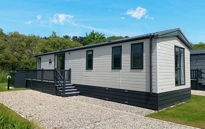 2 Bedroom Park Home For Sale In Mawgan Porth, Newquay, TR8