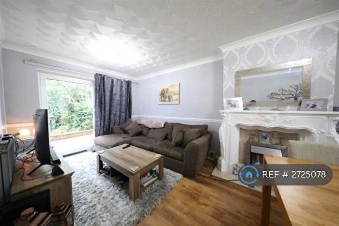 3 Bedroom Terraced House To Rent In Kerdane, Hull, HU6